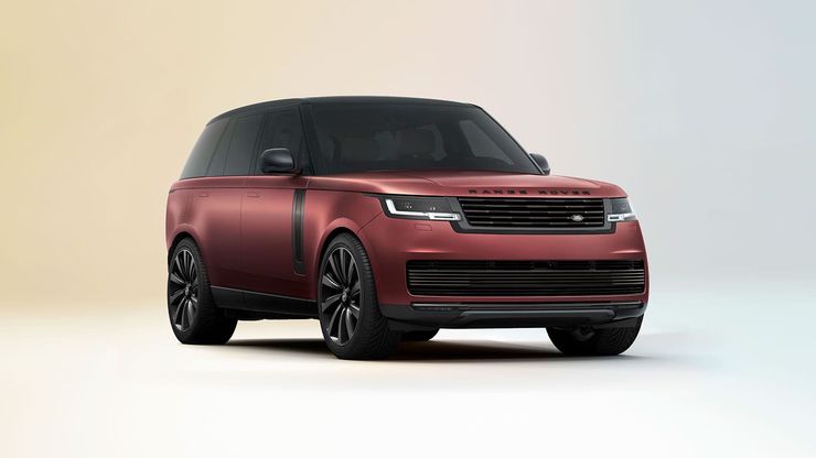 Версия Range Rover SV Intrepid цвета Sunrise Copper с матовой отделкой.