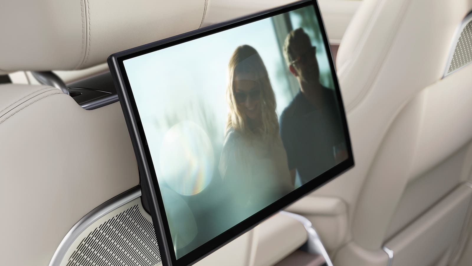 МУЛЬТИМЕДИЙНАЯ СИСТЕМА ДЛЯ ПАССАЖИРОВ НА ЗАДНИХ СИДЕНЬЯХ