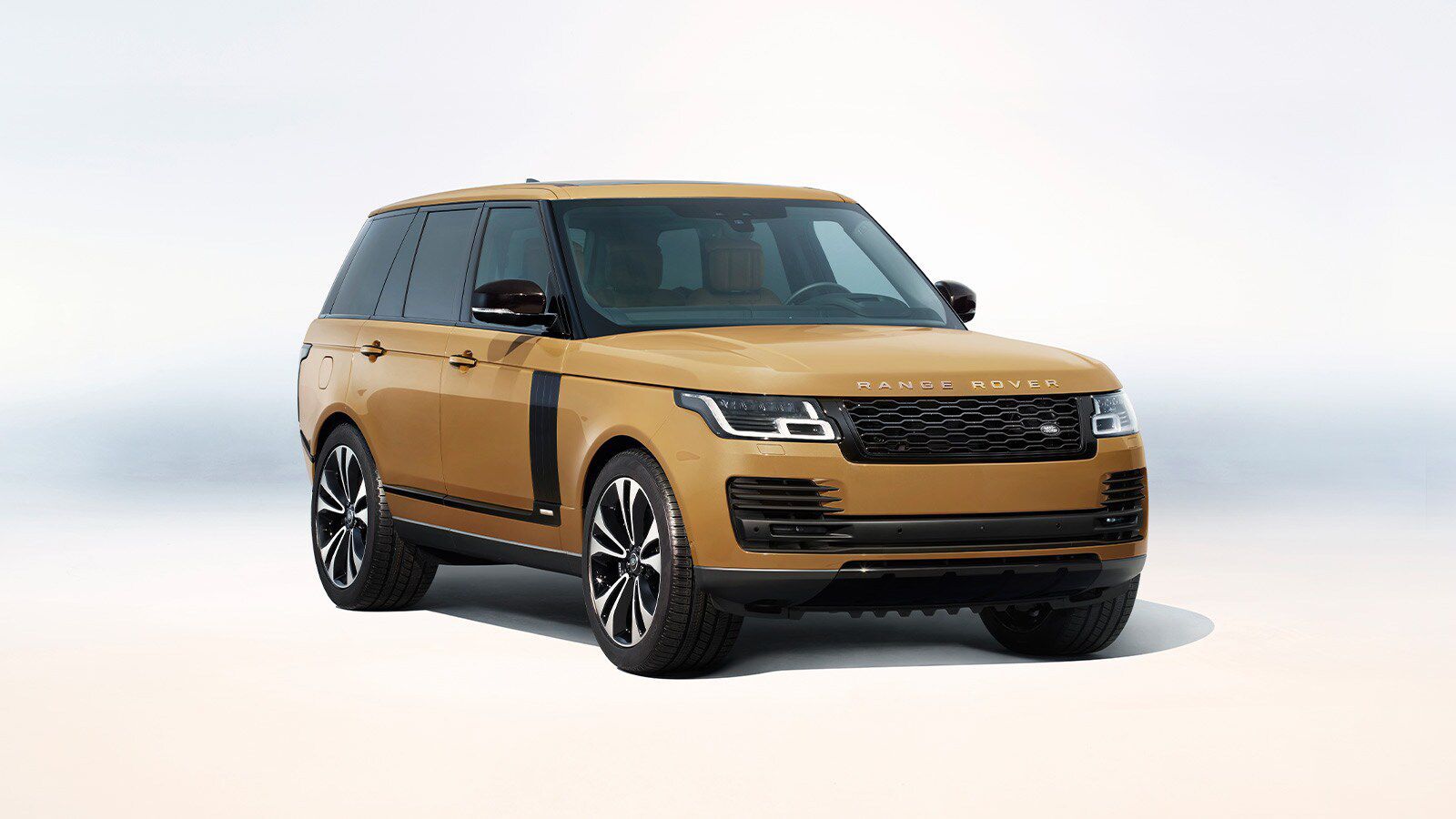 Range Rover Fifty в легендарном цвете Bahama Gold.
